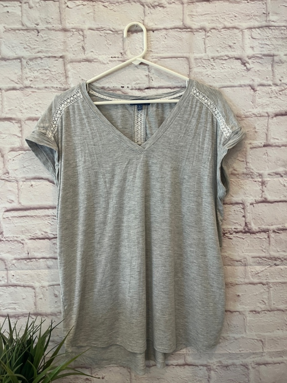 Democracy Light Gray V-Neck Short Sleeve Top with Lace Trim